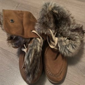✨ANY 2 FOR 15 ANY 3 FOR 20✨- American Eagle Size 10 Platform Moccasin Boots